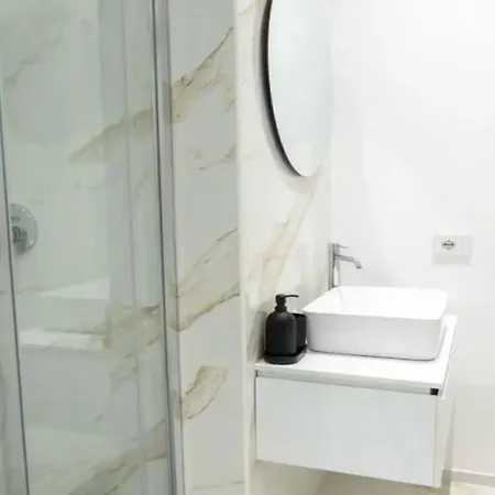 New And Recently Renovated One Bedroom - Checkprofile Apartament Rzym
