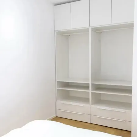 Apartment New And Recently Renovated One Bedroom - Checkprofile Rom